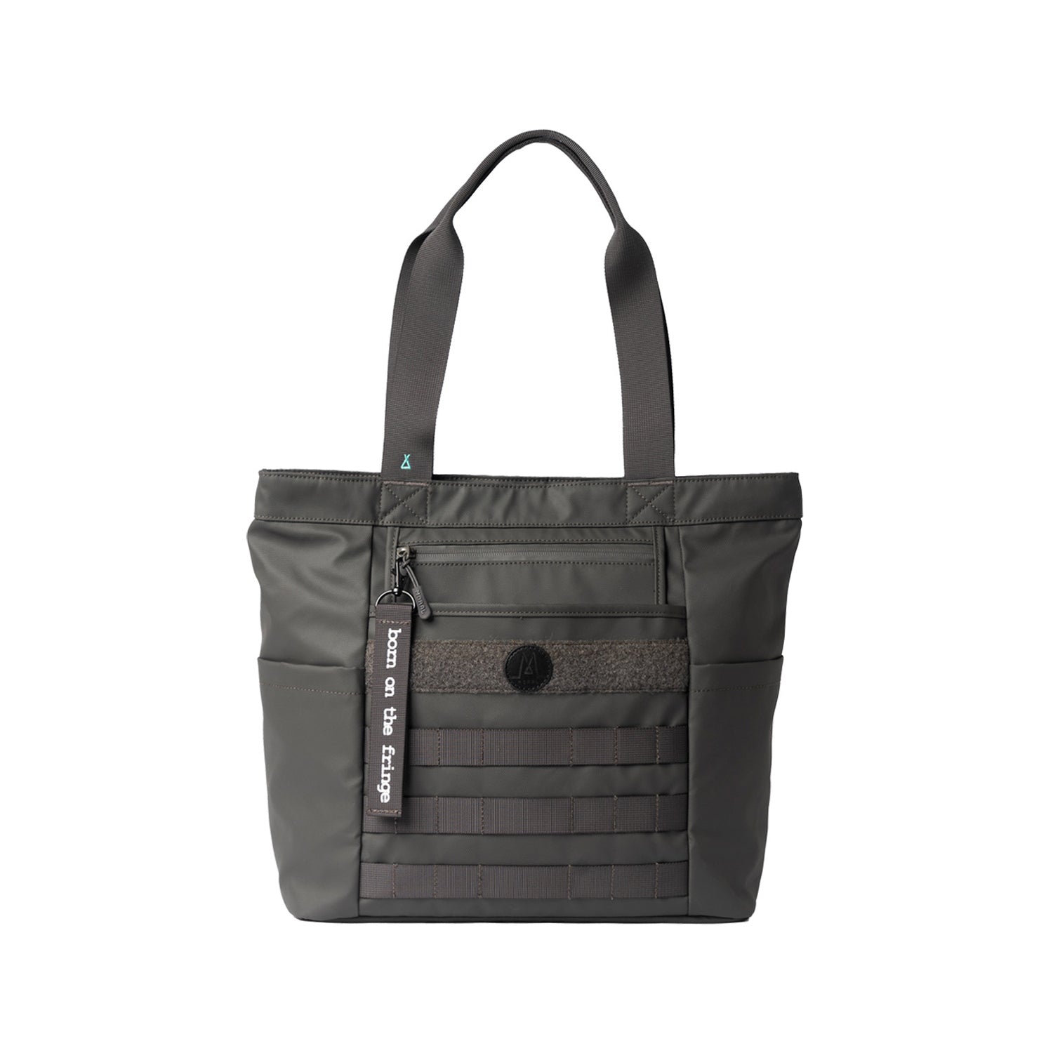 Moral NIGHTHAWKS MILITARY 軍事風托特包中碼正面照,展現俐落外型與經典軍事織帶細節。包身設有拉鍊和標語吊飾,兼具實用與時尚感。