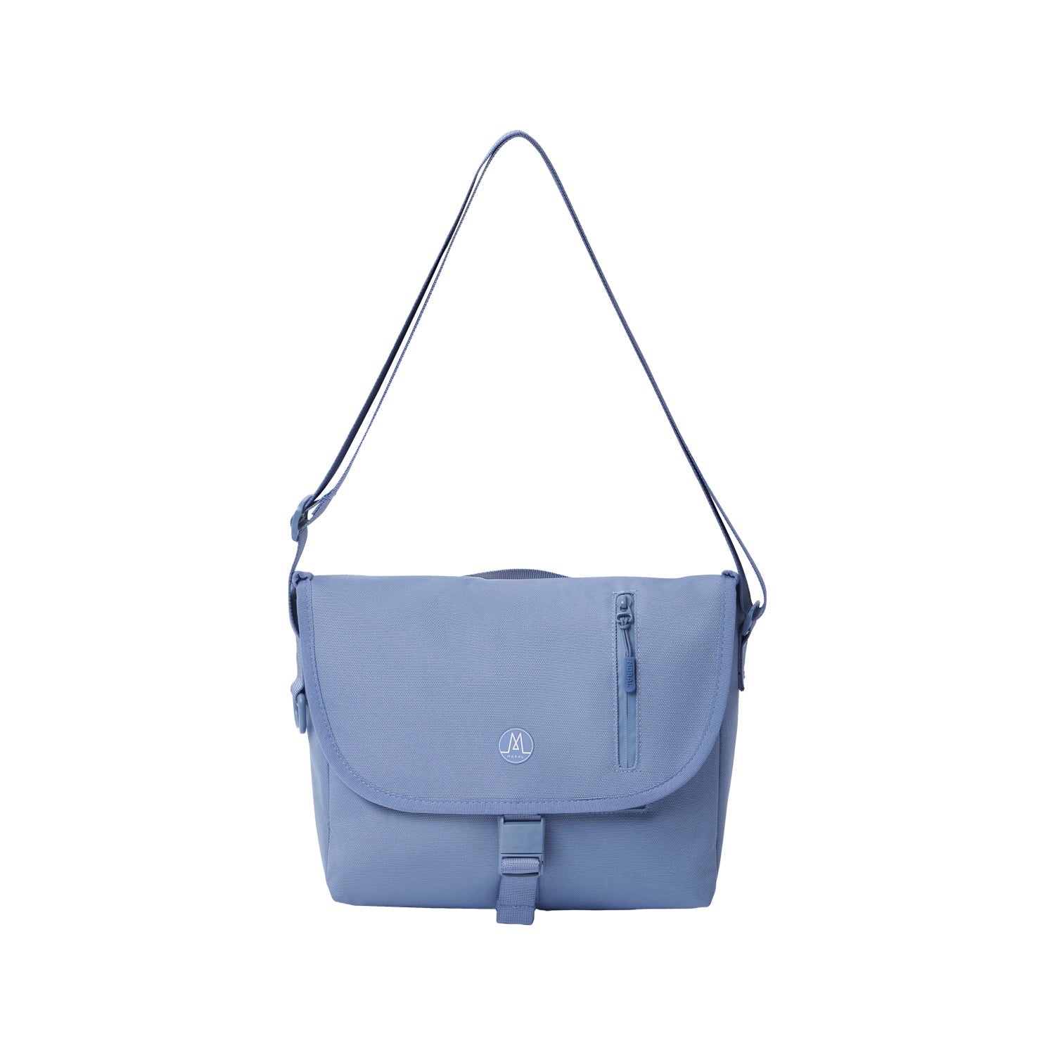 Moral NORTHSIDE 翻蓋郵差包中碼藍色,簡約復古造型搭配品牌LOGO。正面設有防水拉鍊袋與磁扣設計,兼具美觀與實用性。