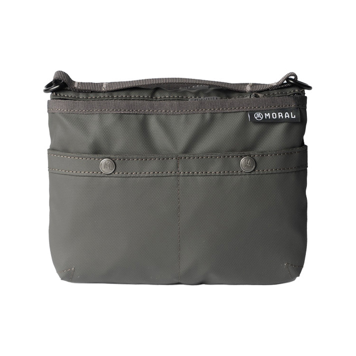 Moral NIGHTHAWKS MILITARY DUO MINI 軍事風側背包背面展示,配備多功能快插袋與拉鍊收納設計。堅固用料與俐落線條,展現品牌對細節的堅持。