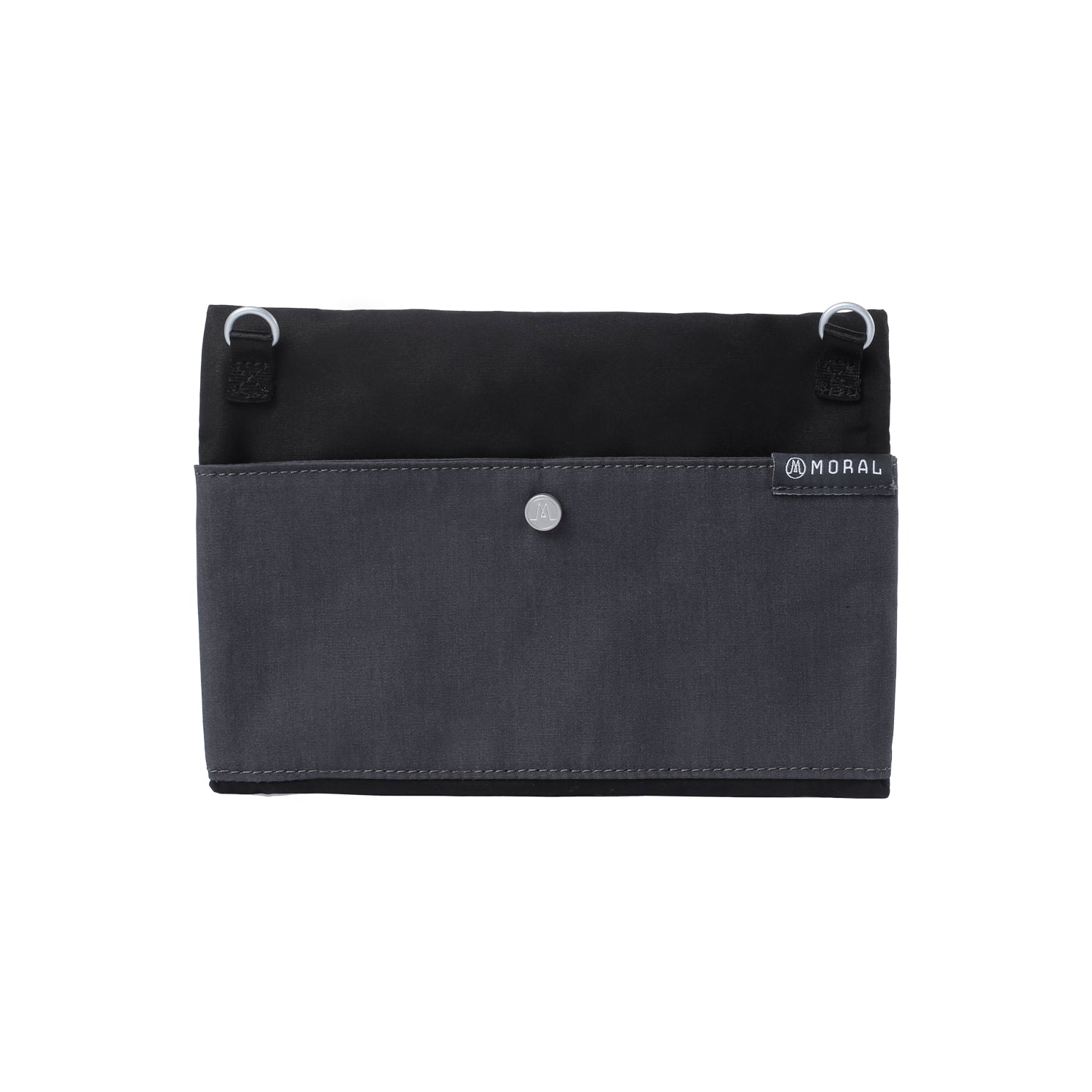 MORAL Napier側背包,背面展示黑灰雙色拼接設計與品牌LOGO標籤。簡約大方,提升日常搭配質感。