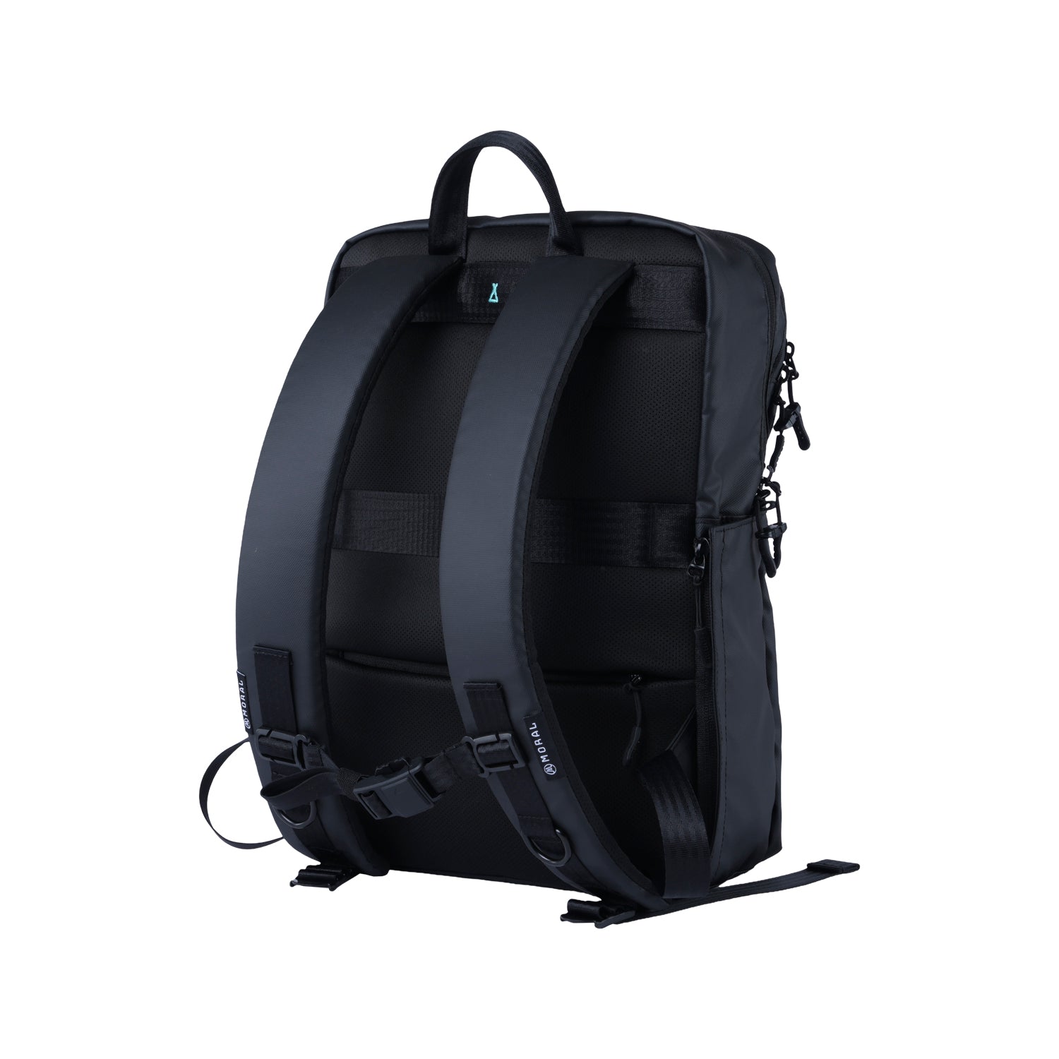 展示Moral CECIL COMPACT II 背包背部與柔軟透氣肩帶,突顯舒適的負重設計