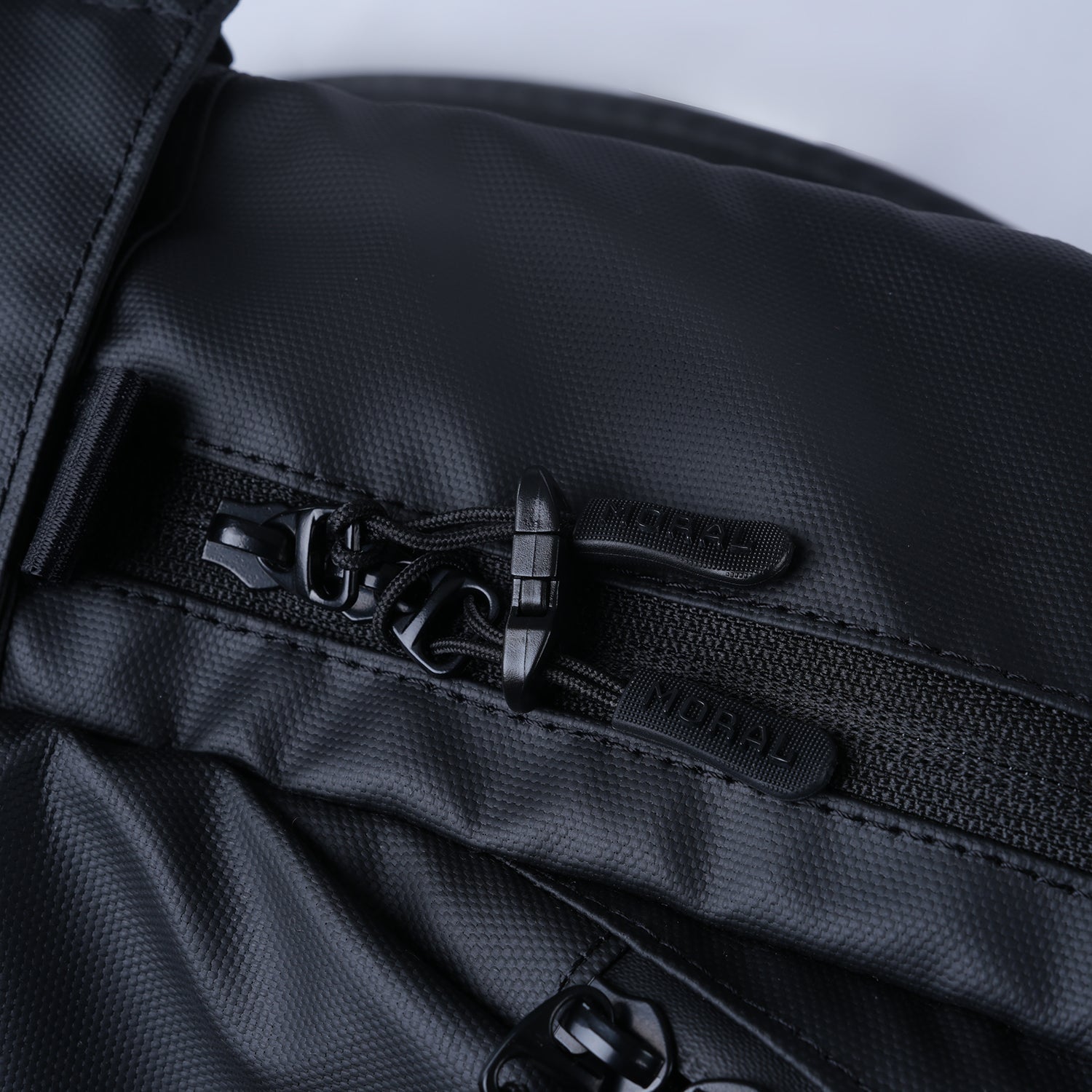 展示Moral CECIL COMPACT II 背包拉鍊設計