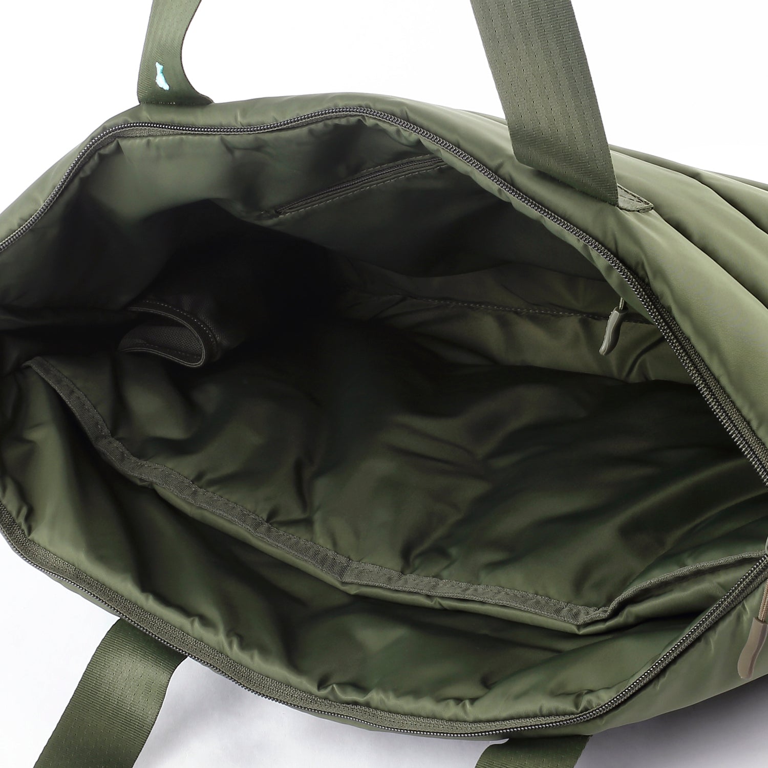 Moral Chapel 托特包(特大),軍綠色內部寬敞,具多功能收納夾層設計。