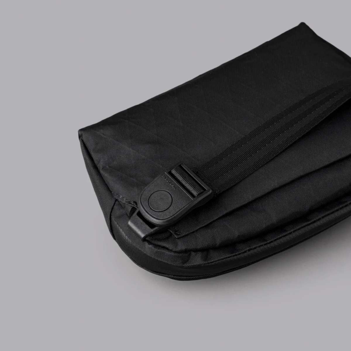 【Alpaka】Flight Sling 側肩包 1L|輕巧防潑水