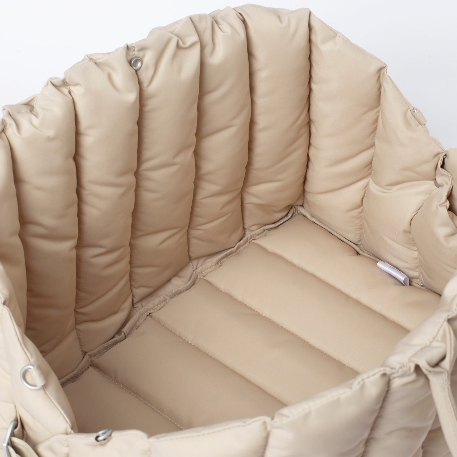 Moral CHAPEL寵物床專用收納網袋,米色透氣材質搭配雙拉鍊設計。方便收納與攜帶,保持床墊清潔衛生。