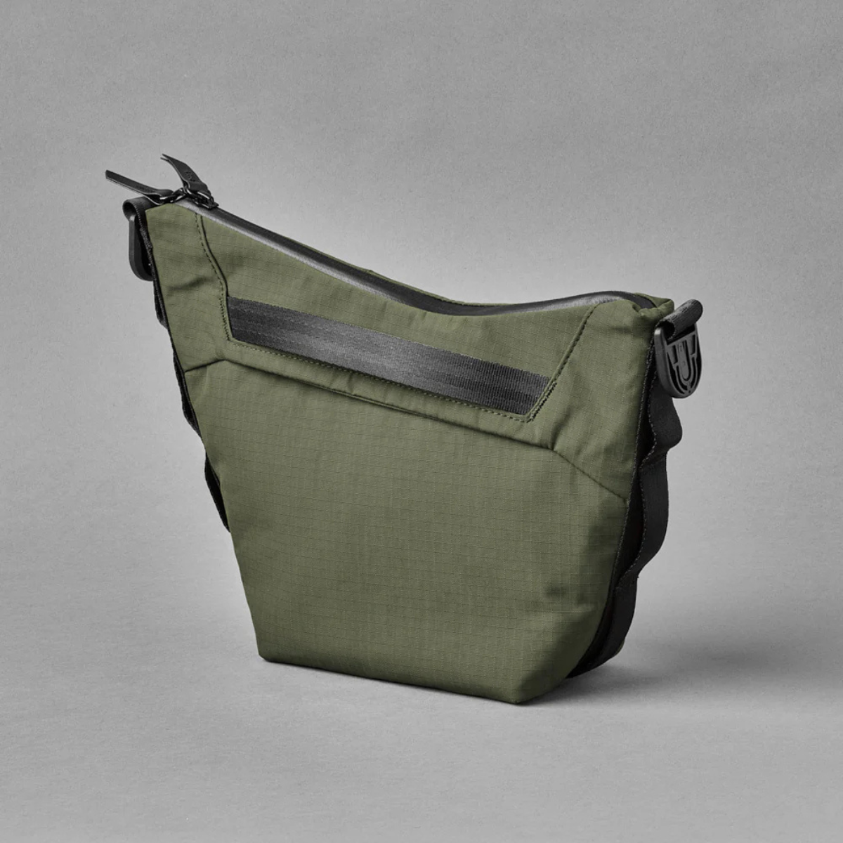 Alpaka Flow Satchel 側肩包