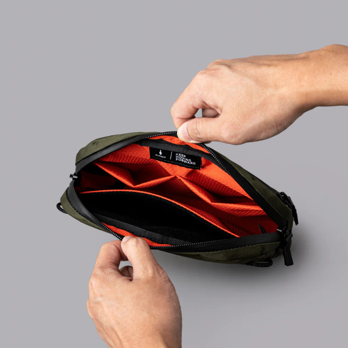 【Alpaka】Flight Sling 側肩包 1L|輕巧防潑水