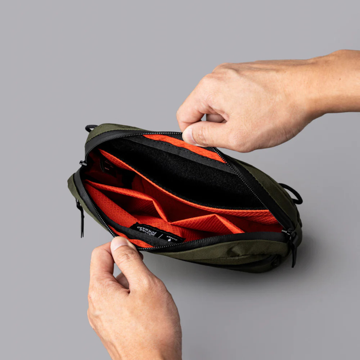 【Alpaka】Flight Sling 側肩包 1L|輕巧防潑水