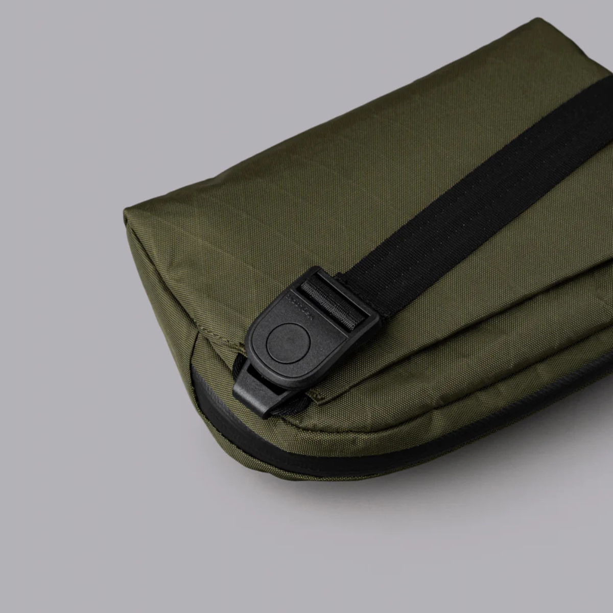 【Alpaka】Flight Sling 側肩包 1L|輕巧防潑水