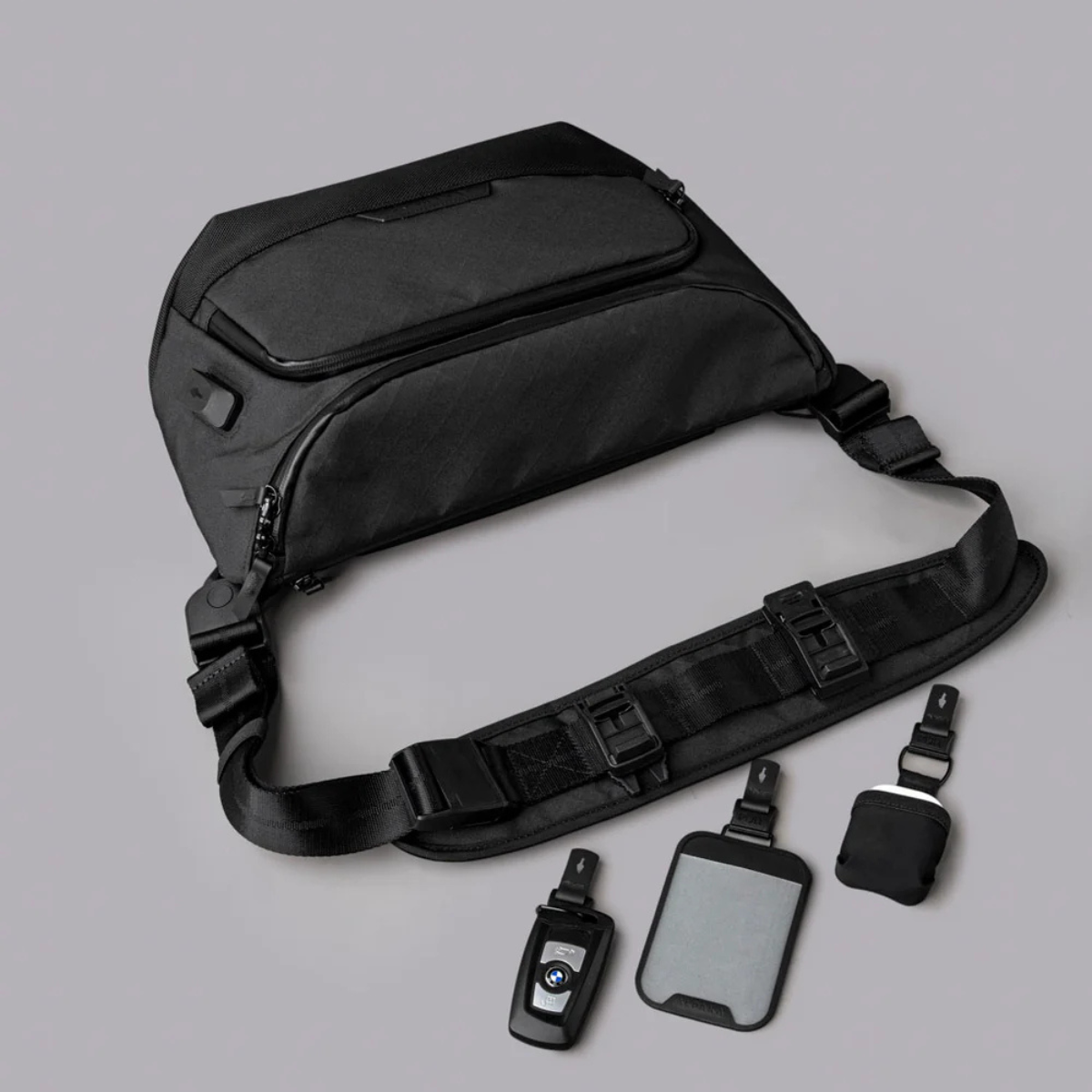 肩帶上的織帶環可讓您通過與 HUB 模組化配件(單獨出售)集成來定製您的攜帶方式。