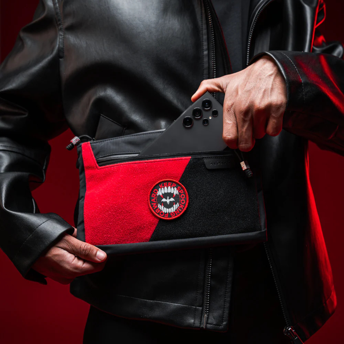 【Alpaka】Zip Pouch Max V2 側肩包|吸血鬼特別版