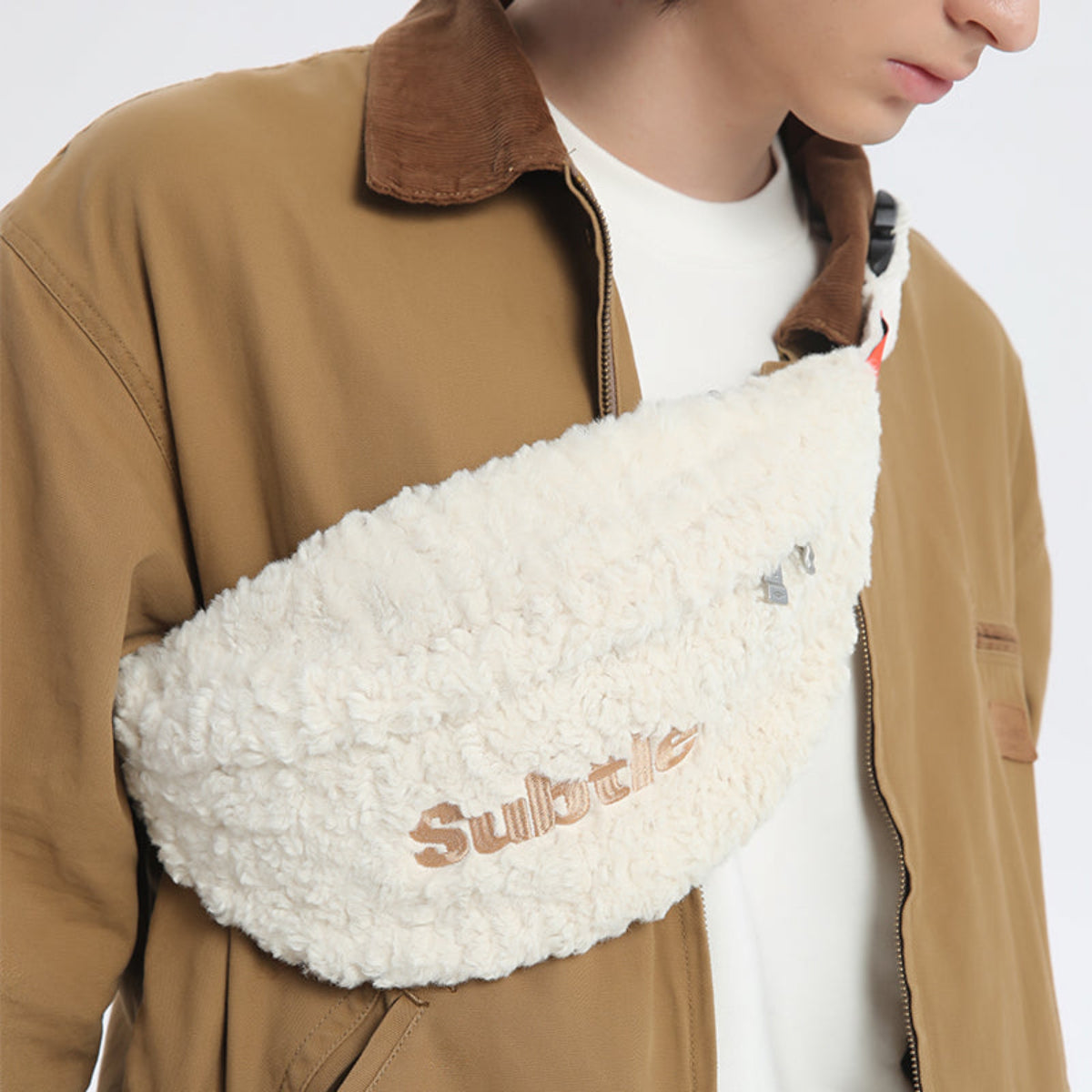 真羊毛斜揹袋-上身示範穿搭