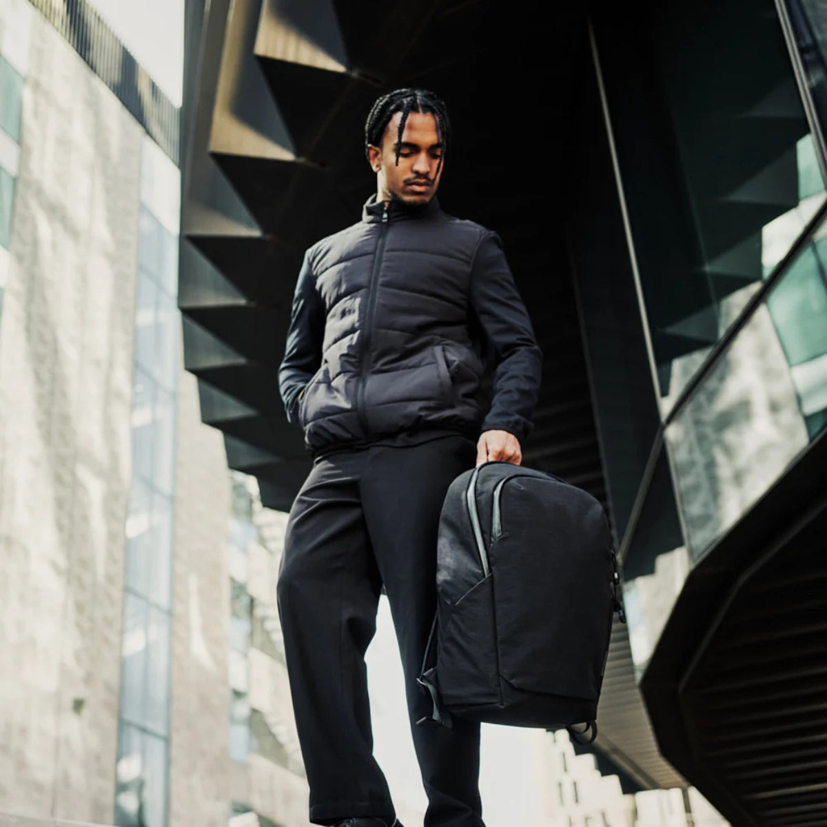 Alpaka Bravo Backpack:
背包尺寸適中,適用於日常通勤或短途旅行。