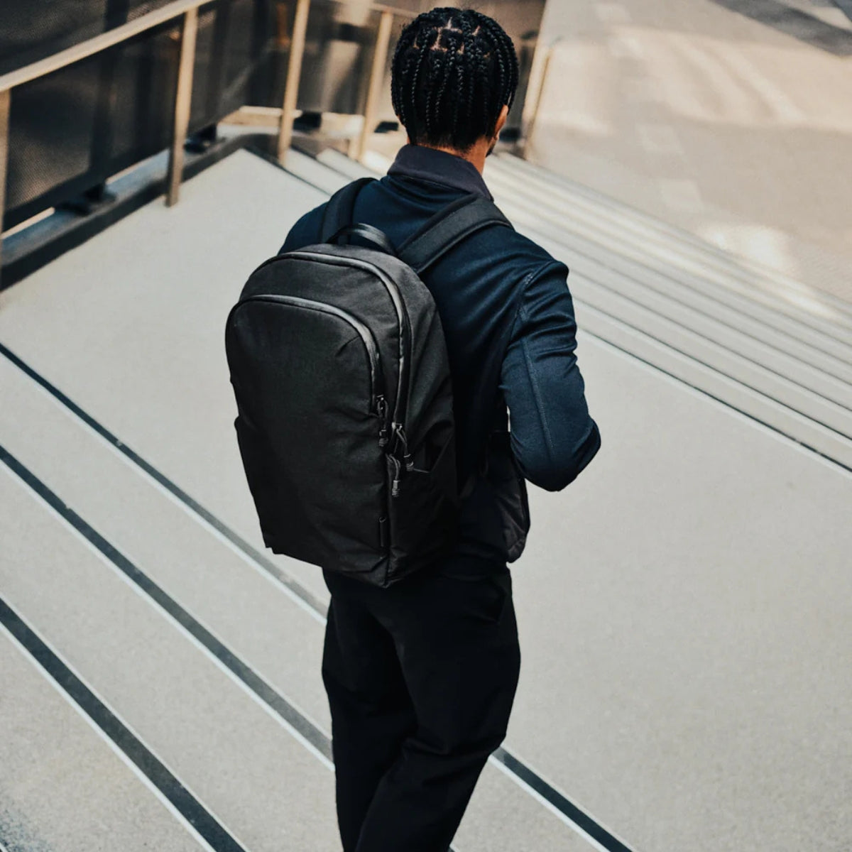 Alpaka Bravo Backpack:
背包尺寸適中,適用於日常通勤或短途旅行。