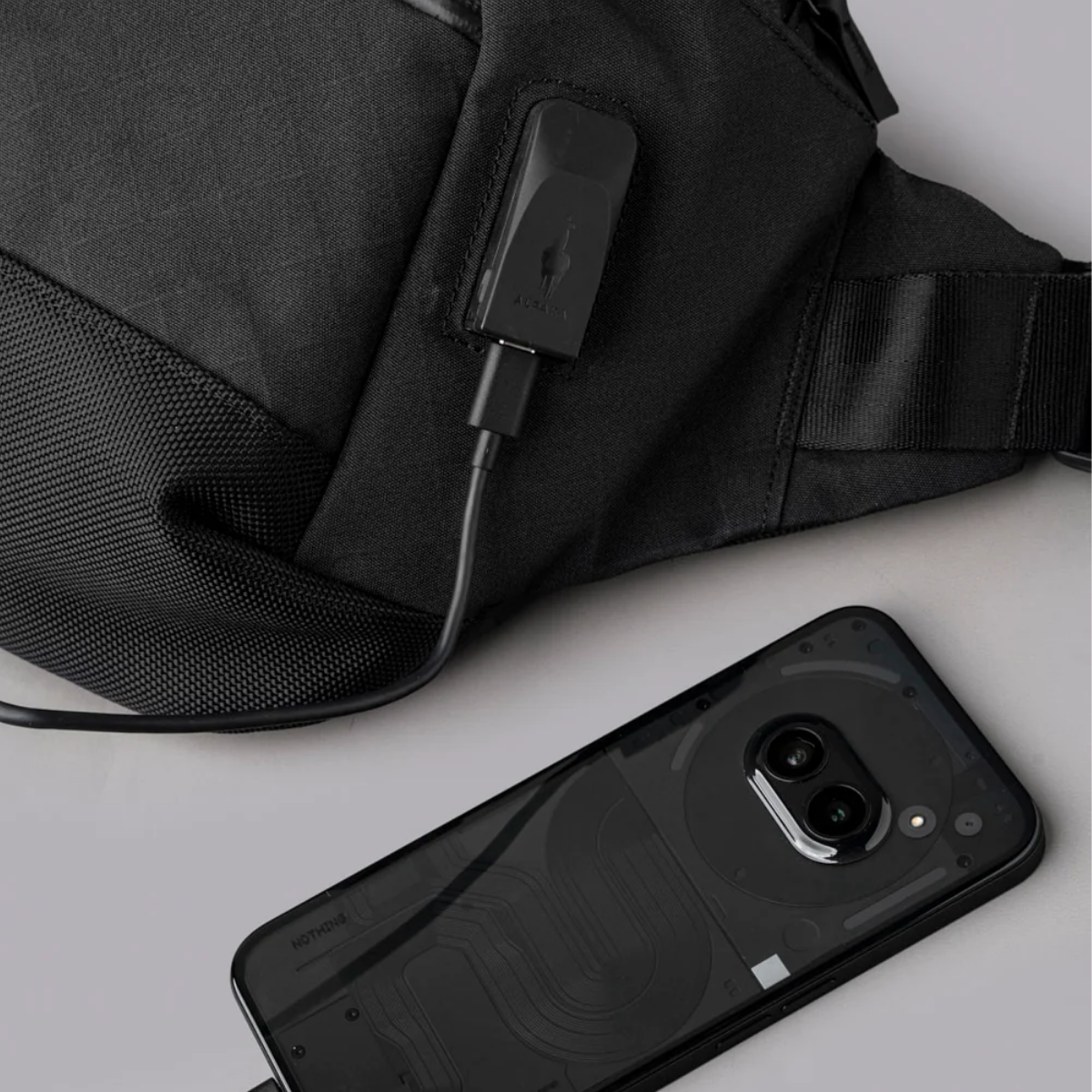 配備 USB-C 充電埠,方便隨時為電子設備充電。