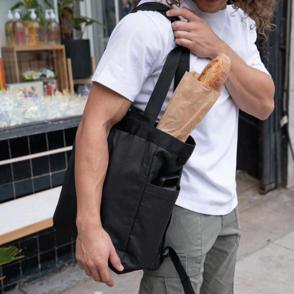 可輕鬆轉換為手提包