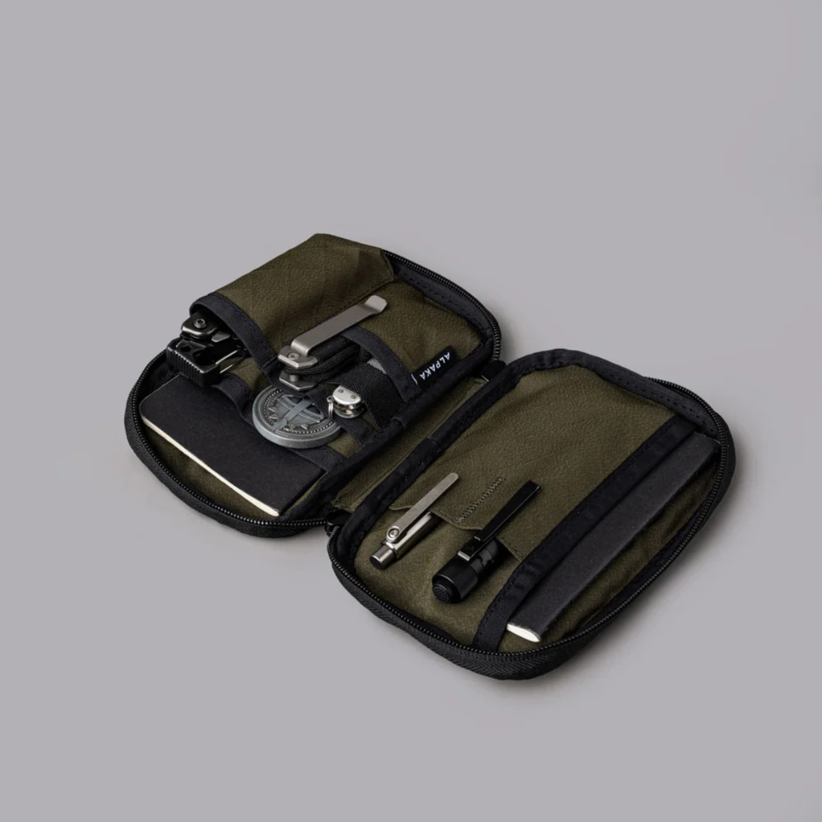 7 個內部口袋,可放置 EDC 工具