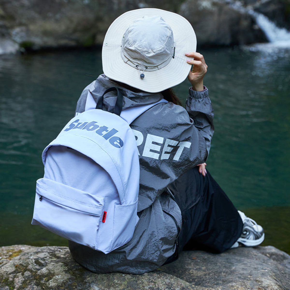 模特實背展示,適合通勤或學生使用