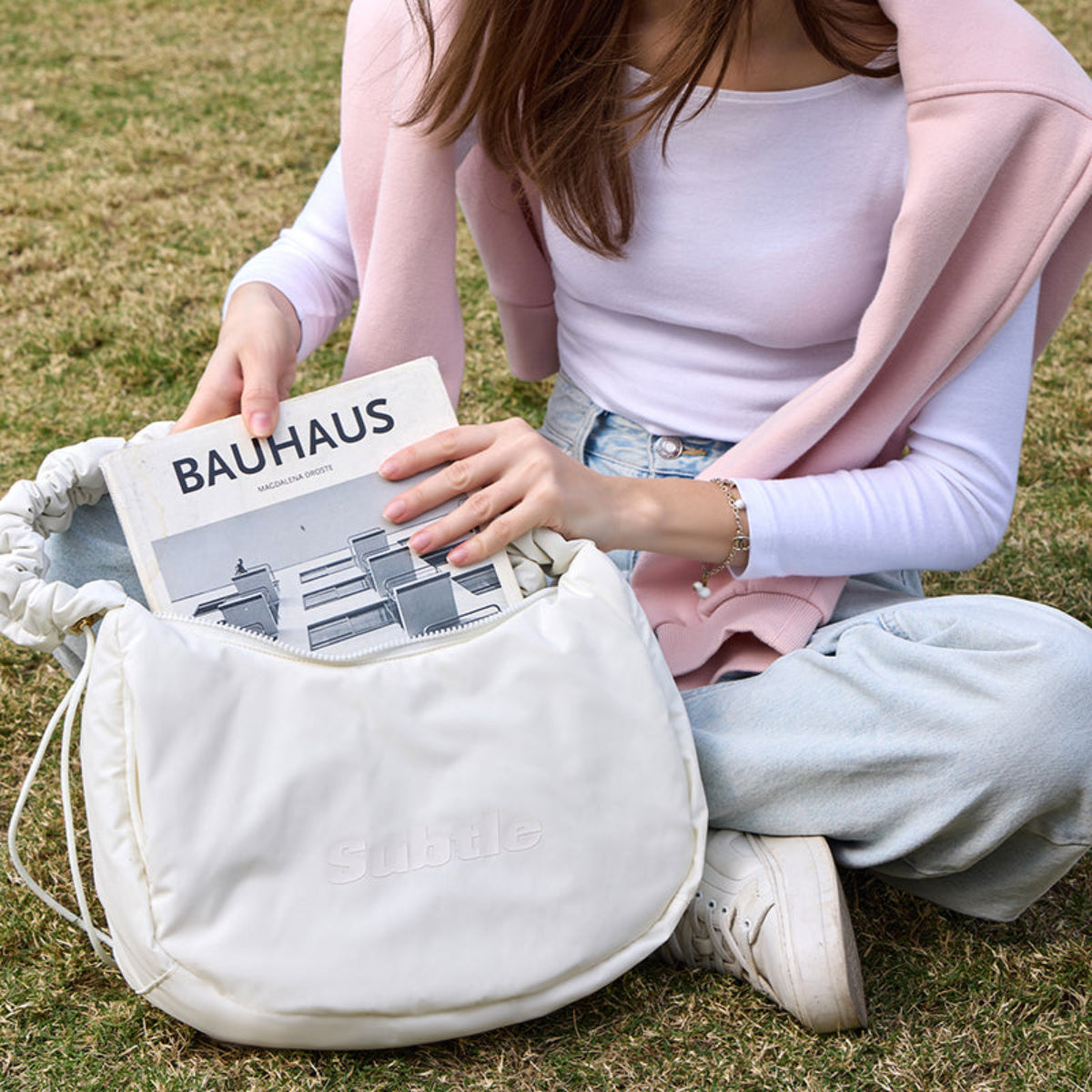 SUBTLE雲朵斜挎包 白色實拍