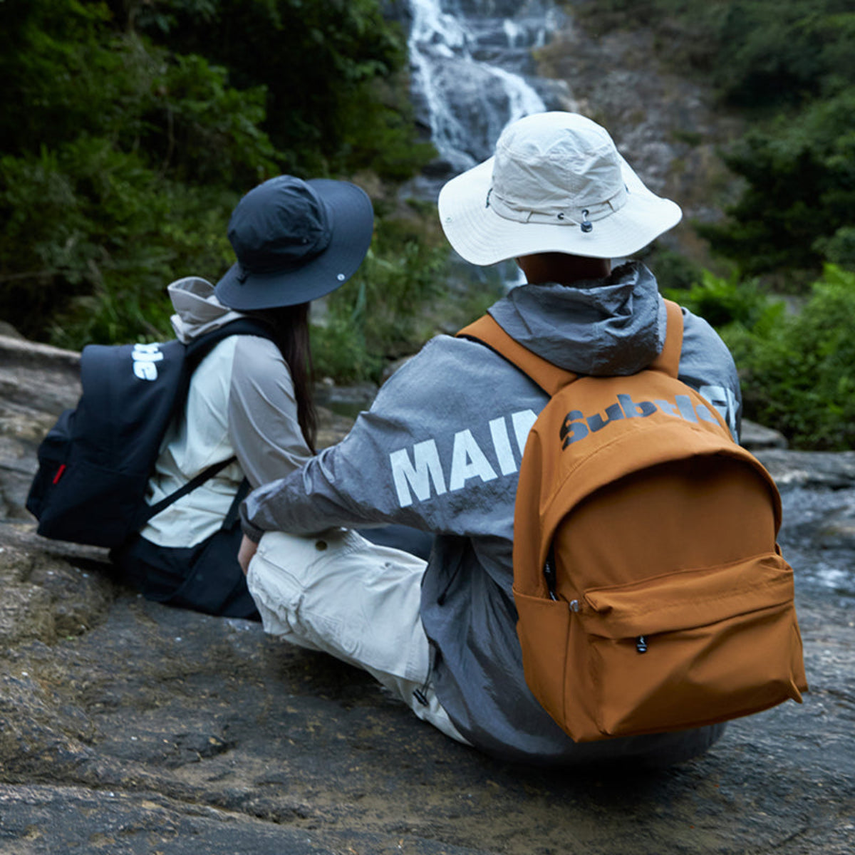 模特實背展示,適合通勤或學生使用
