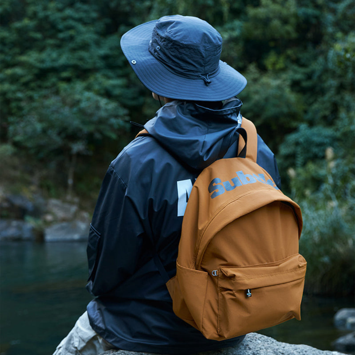 實背展示,適合通勤或學生使用
