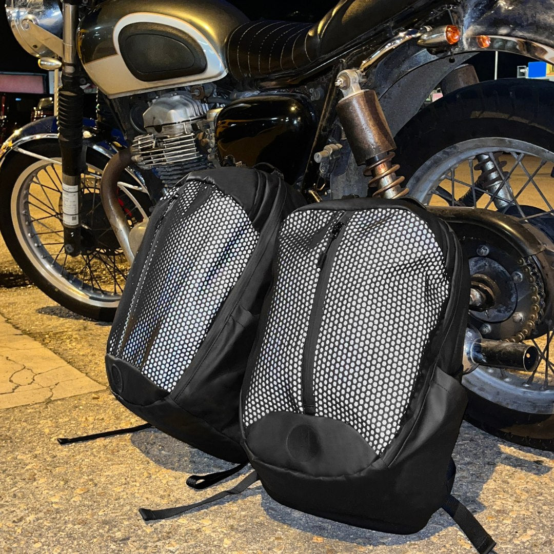 Moral UMAGO STAG II - 3DMX 夜行反光背包於夜間環境中呈現,蜂巢狀反光面板大幅提升可見度。背包設計兼具安全性與時尚感,適合夜間出行。