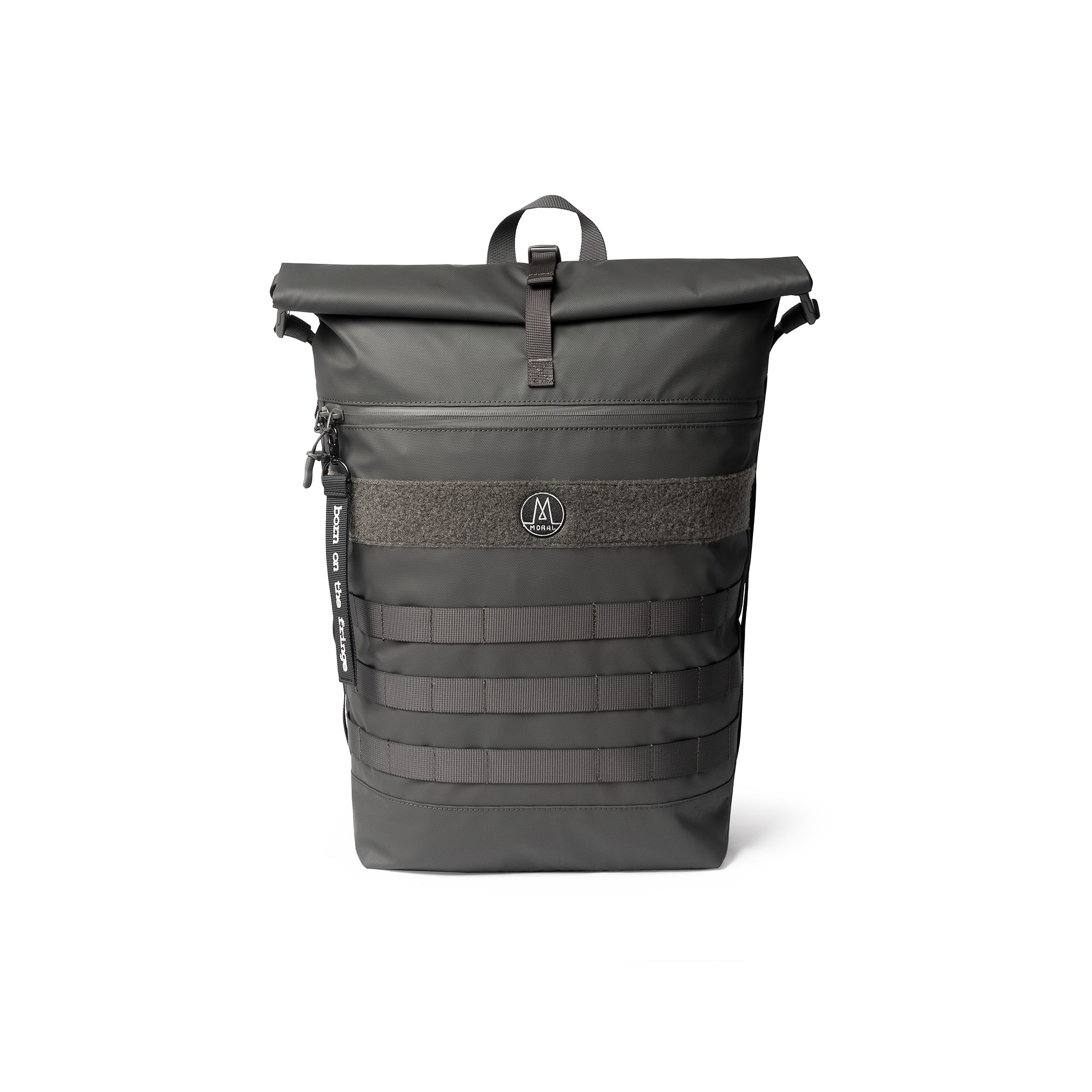 Moral NIGHTHAWKS MILITARY II 軍用風背包正面照,展示Stealth Olive軍綠色配色與多條軍用風織帶。結合品牌LOGO與可摺式袋口設計,外型俐落實用。