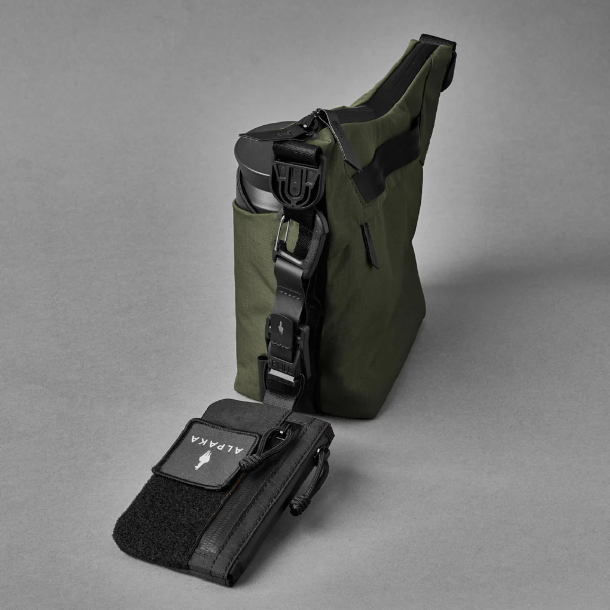 Alpaka Flow Satchel 側肩包
可與Hub相關配件連接