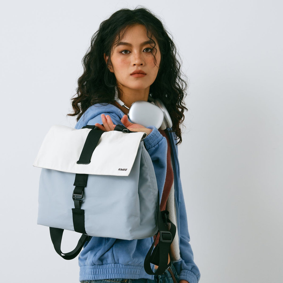 可轉換為側背包的 Kiwee 小方形背包,適合多場景使用