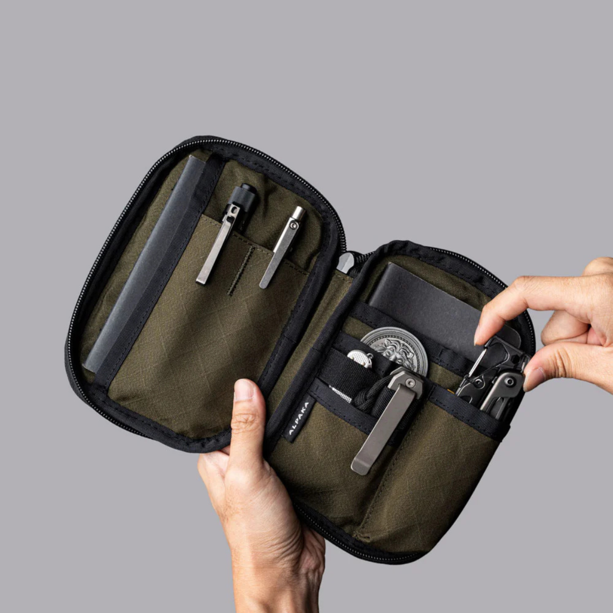 7 個內部口袋,可放置 EDC 工具