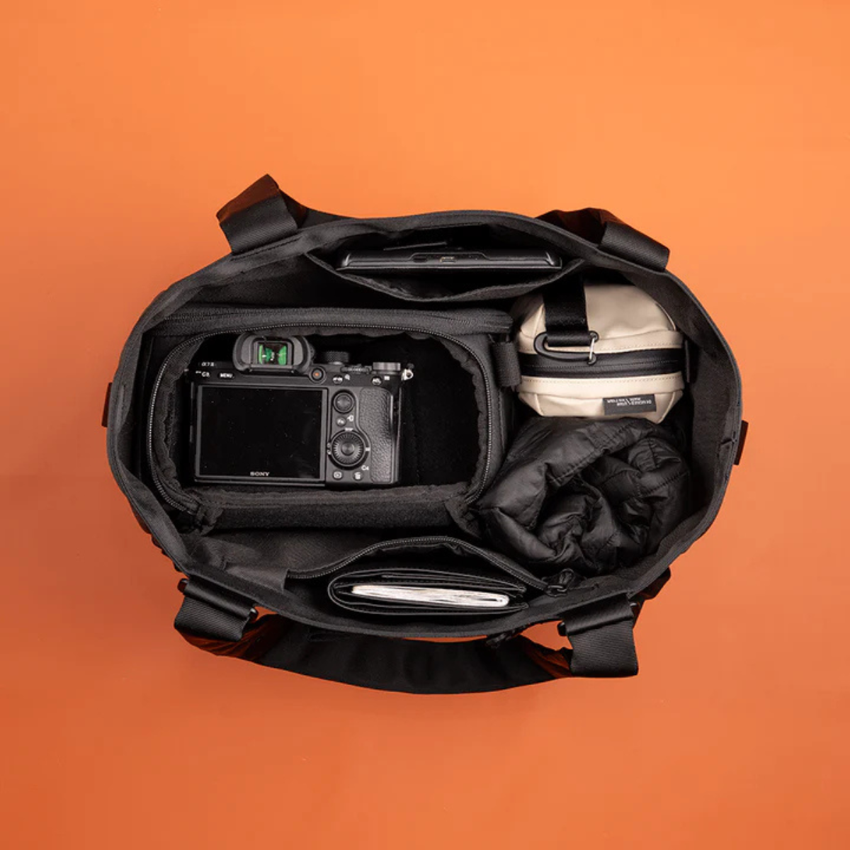 可與 Essential Camera Cube 系列搭配使用