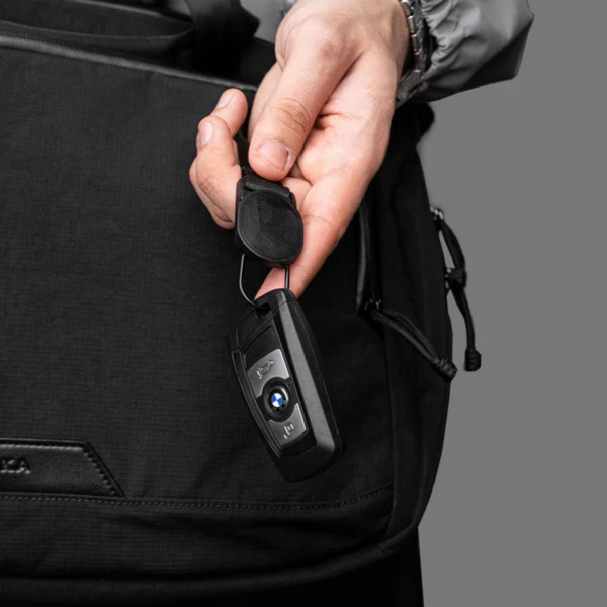 【Alpaka】Bravo Brief 商務手提包 400D|輕便防潑水
附磁吸鑰匙圈