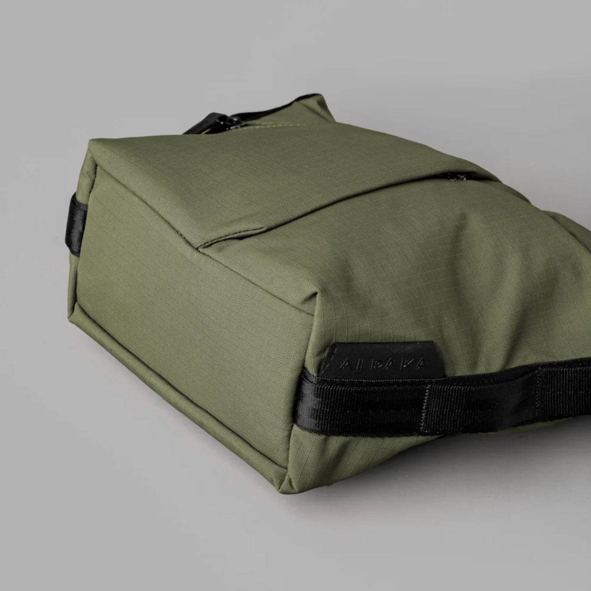 Alpaka Flow Satchel 側肩包