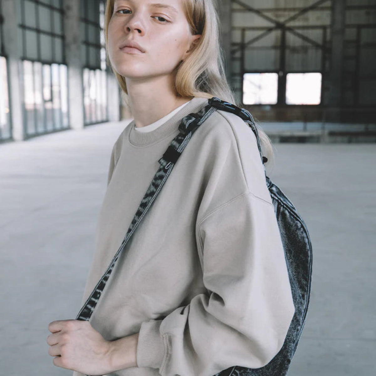 【Subtle】Rawmad(P) 丹寧斜孭袋|耐磨牛仔布|時尚百搭