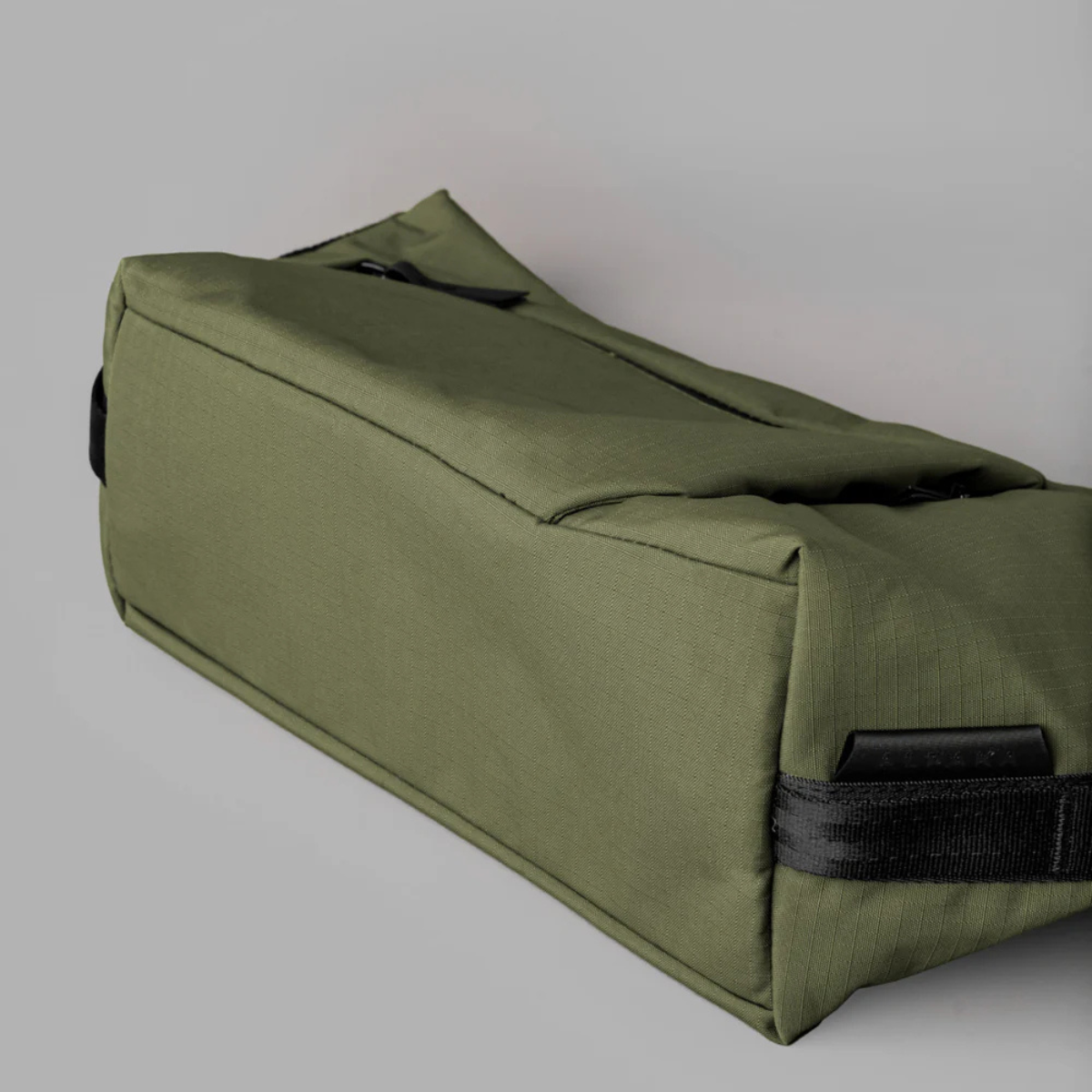 Alpaka Flow Satchel 側肩包