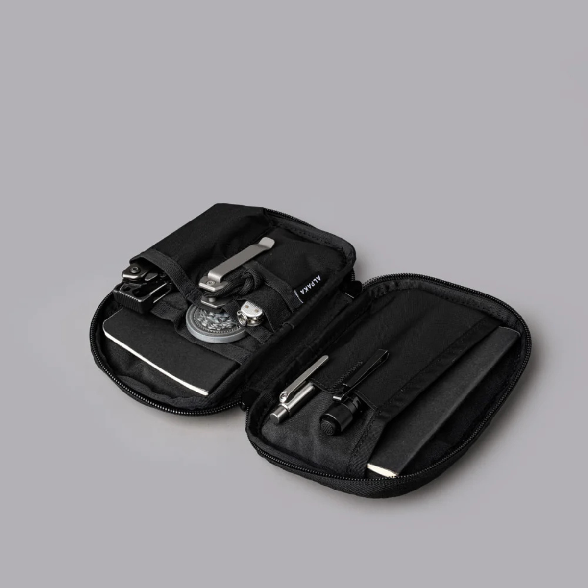 7 個內部口袋,可放置 EDC 工具