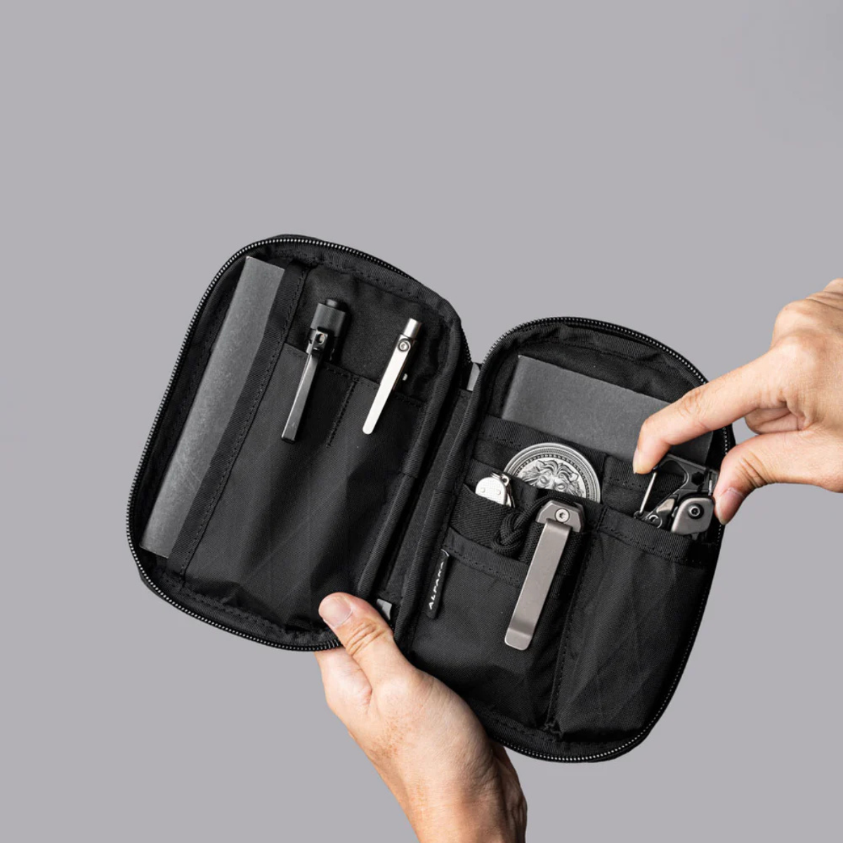 7 個內部口袋,可放置 EDC 工具