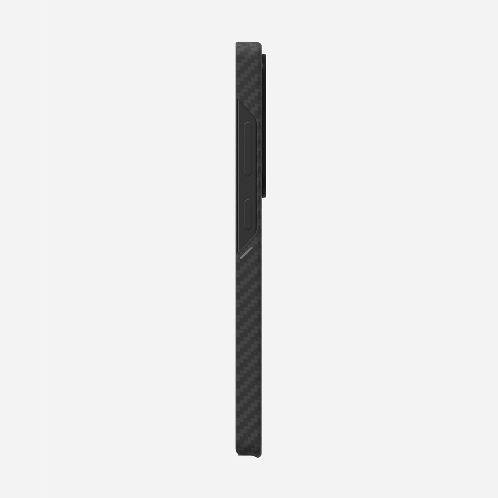 僅 29 克重量與 0.6mm 厚度,實現極致輕薄手感