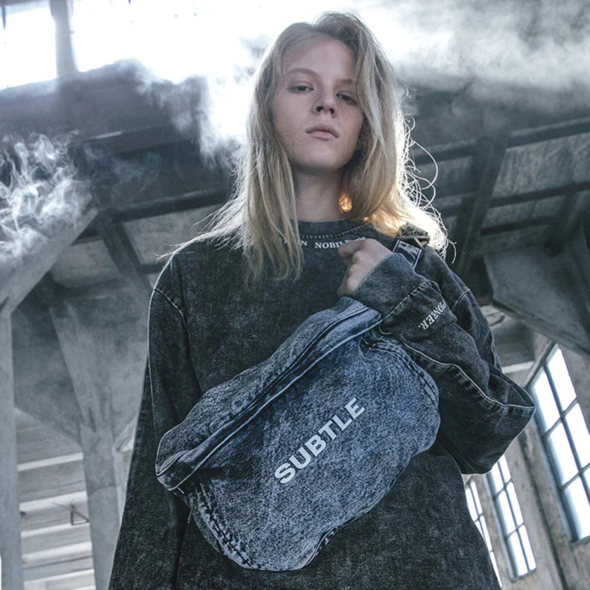 【Subtle】Rawmad(P) 丹寧斜孭袋|耐磨牛仔布|時尚百搭