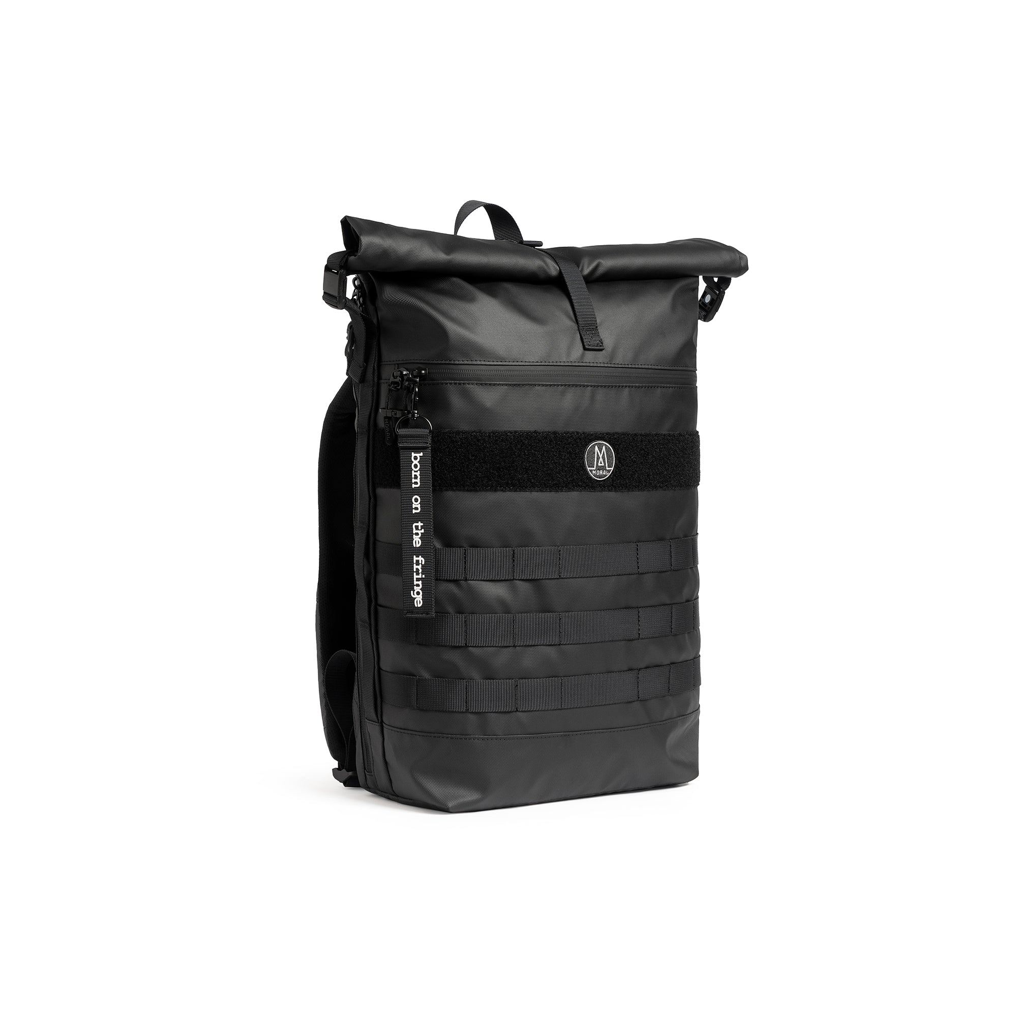 Moral NIGHTHAWKS MILITARY II 軍用風背包,側面展示其立體外型與多條軍用織帶。結合可摺式袋口設計及品牌標誌,兼具時尚與實用功能。