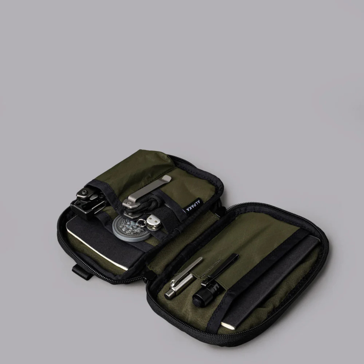 7 個內部口袋,可放置 EDC 工具
