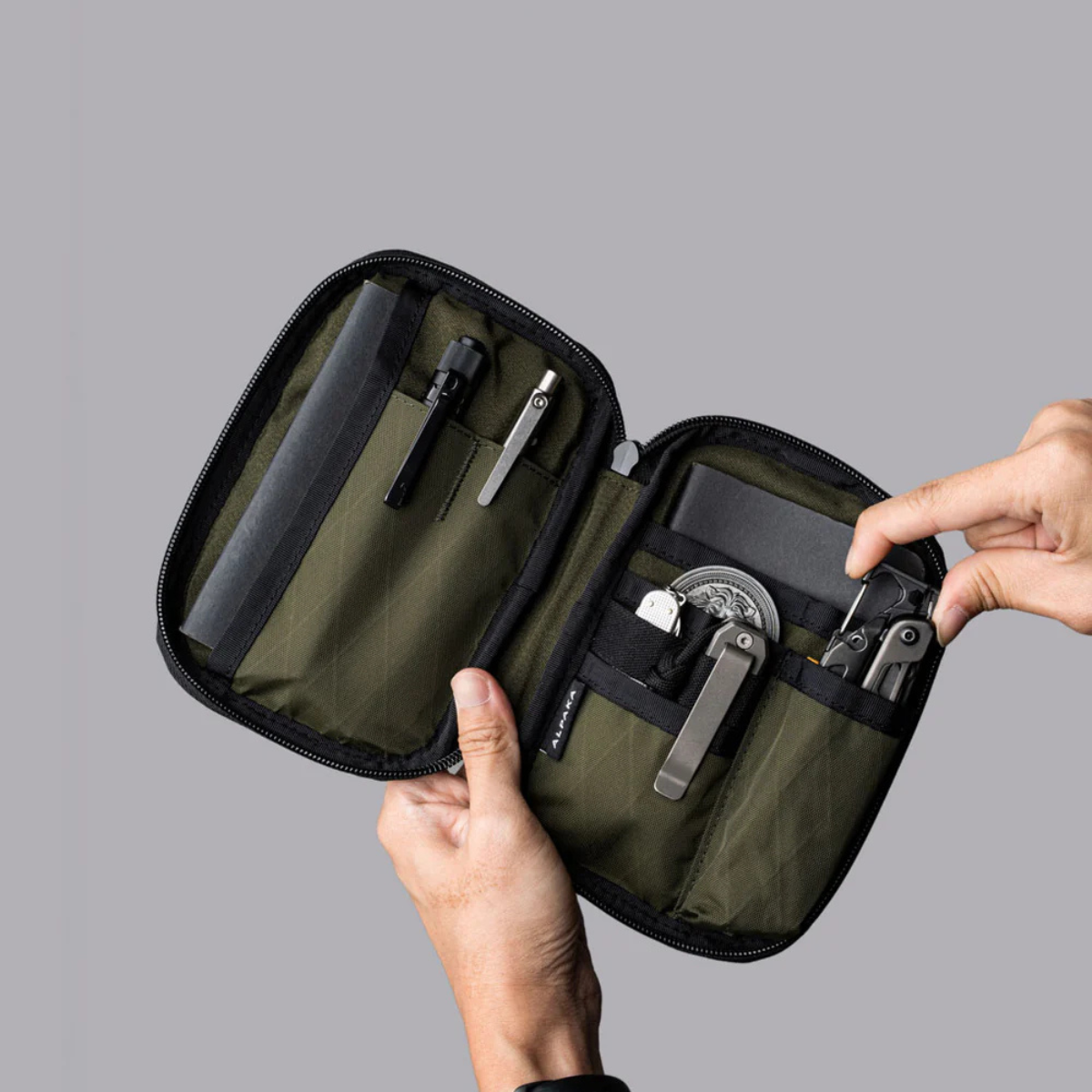 7 個內部口袋,可放置 EDC 工具