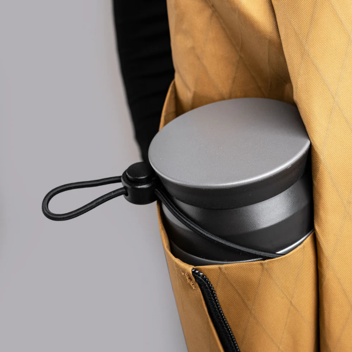 帶彈性束帶的可擴展水瓶口袋