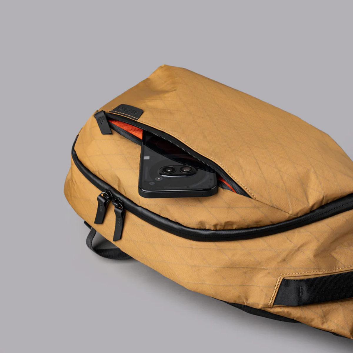 快速取用的前袋可存放必需品