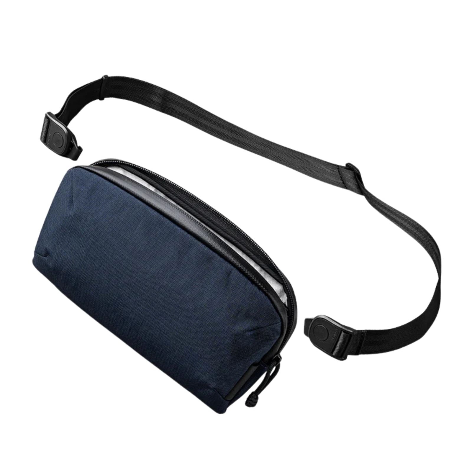 ALPAKA Flight Pouch Pro容量升級與智慧設計,磁吸護照夾層+RFID防盜,旅行收納更高效安全!