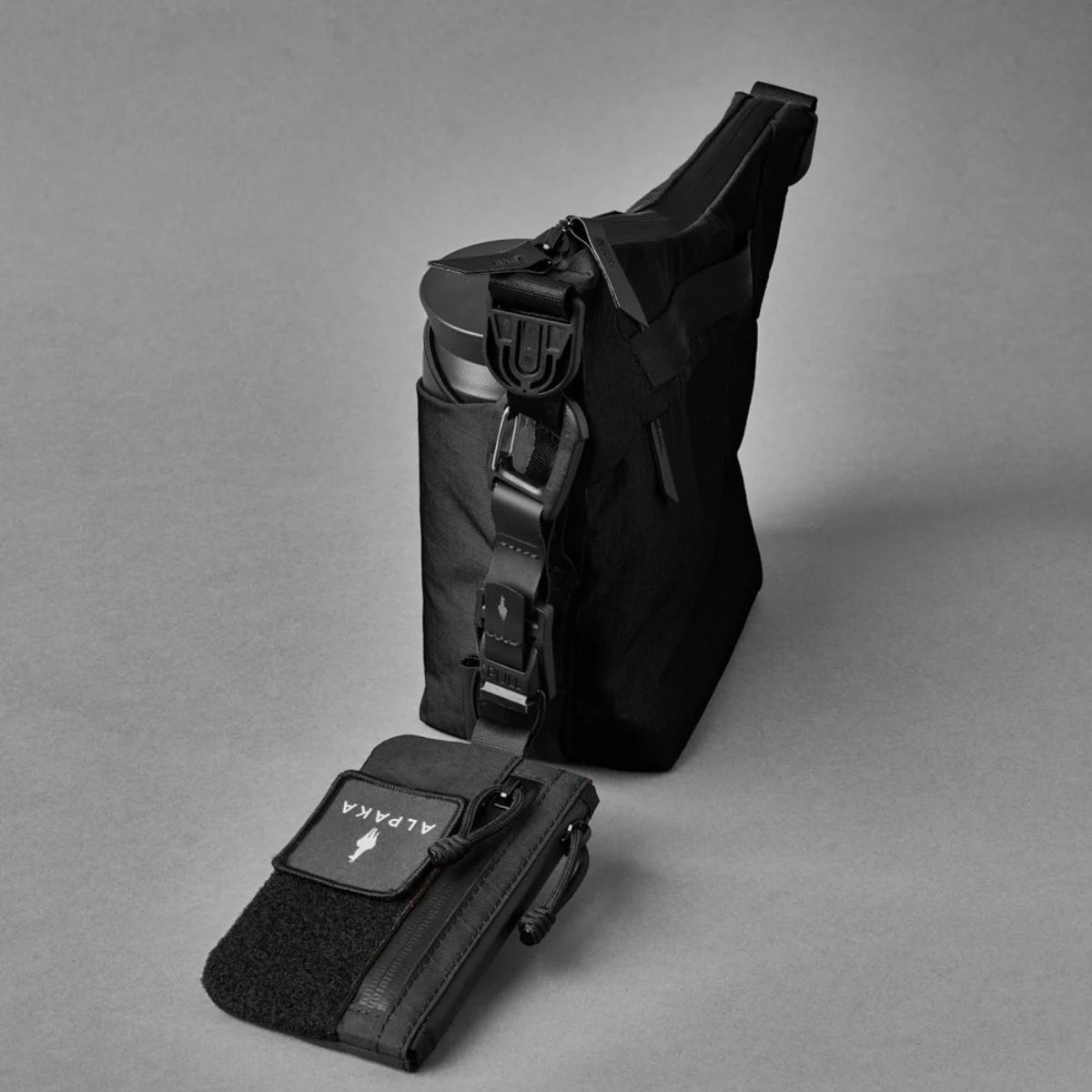 Alpaka Flow Satchel 側肩包
可與Hub相關配件連接