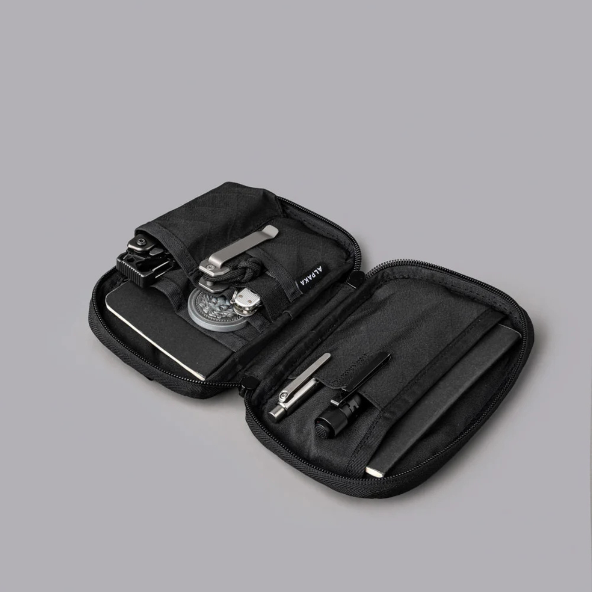 7 個內部口袋,可放置 EDC 工具