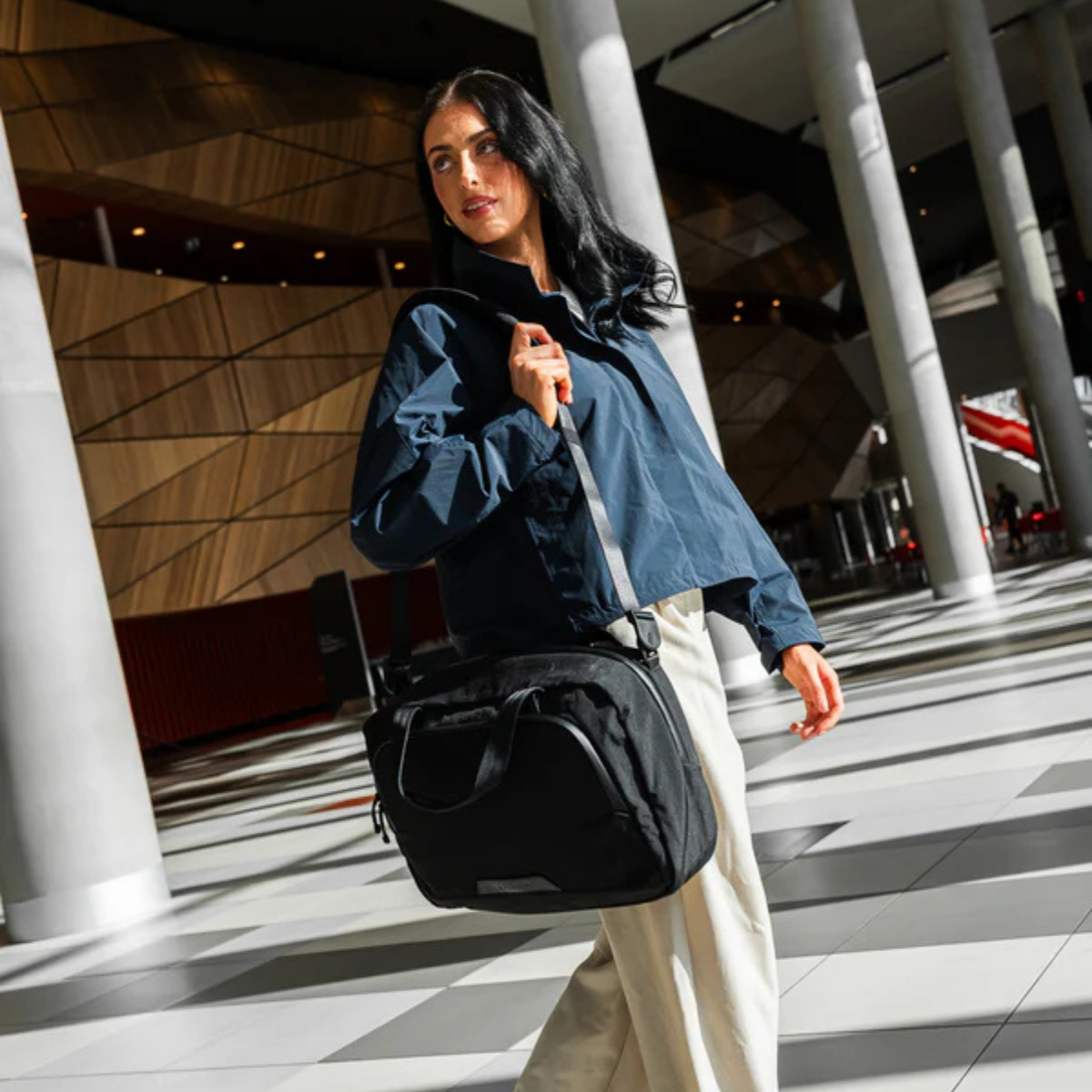 【Alpaka】Bravo Brief 商務手提包 400D|輕便防潑水
雙模式攜帶:配有加厚手提帶與可拆卸肩帶,隨時切換攜帶模式,應對多場景使用需求。