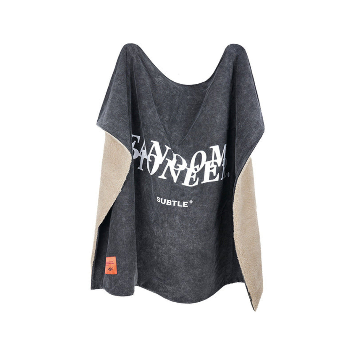 SUBTLE RAWMAD 厚身羊毛披毯展示圖