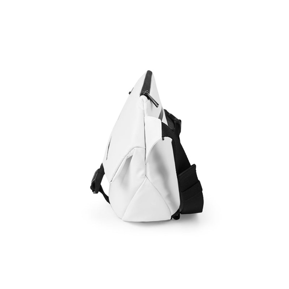 SUBTLE MAINSTREET Ranger Crossbody Bag內置乾濕分離口袋,保持物品整潔分區